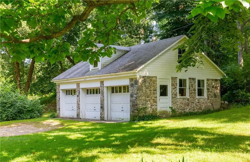 261 Hardig Road Warwick RI 02886
