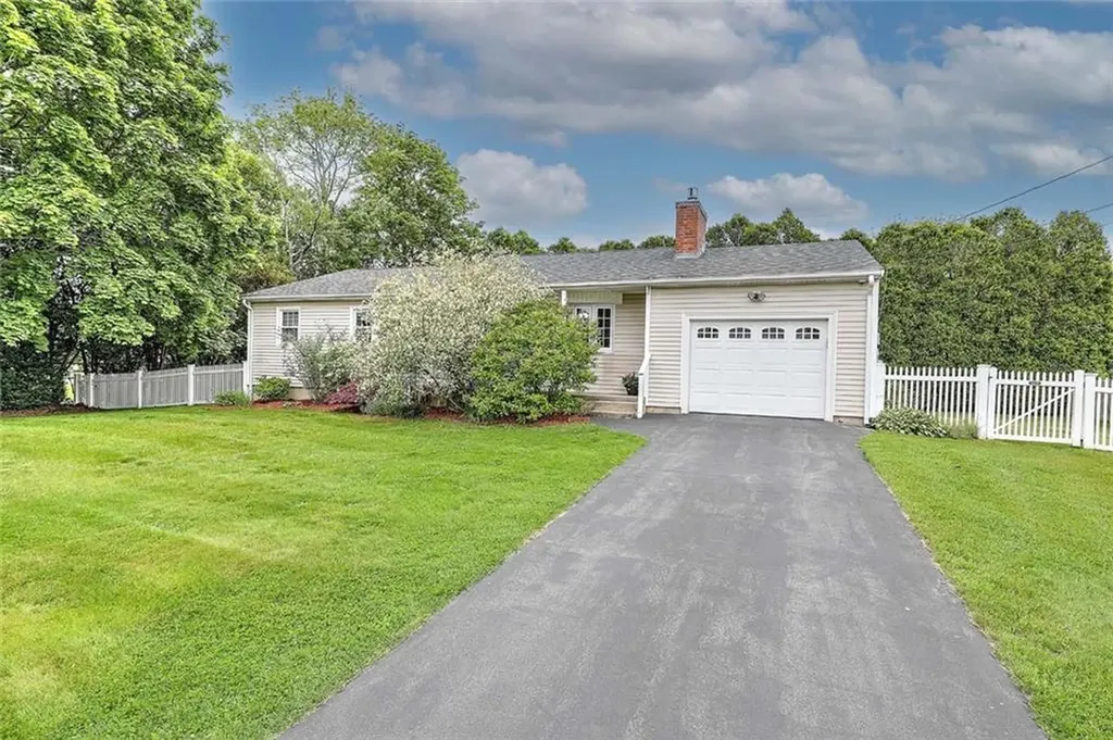 4 Johnson Court Bristol RI 02809