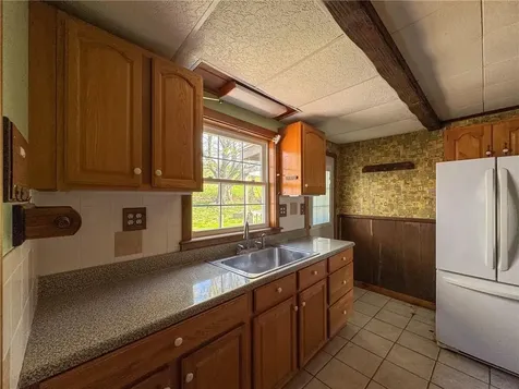 8 Tucker Avenue Tiverton RI 02878