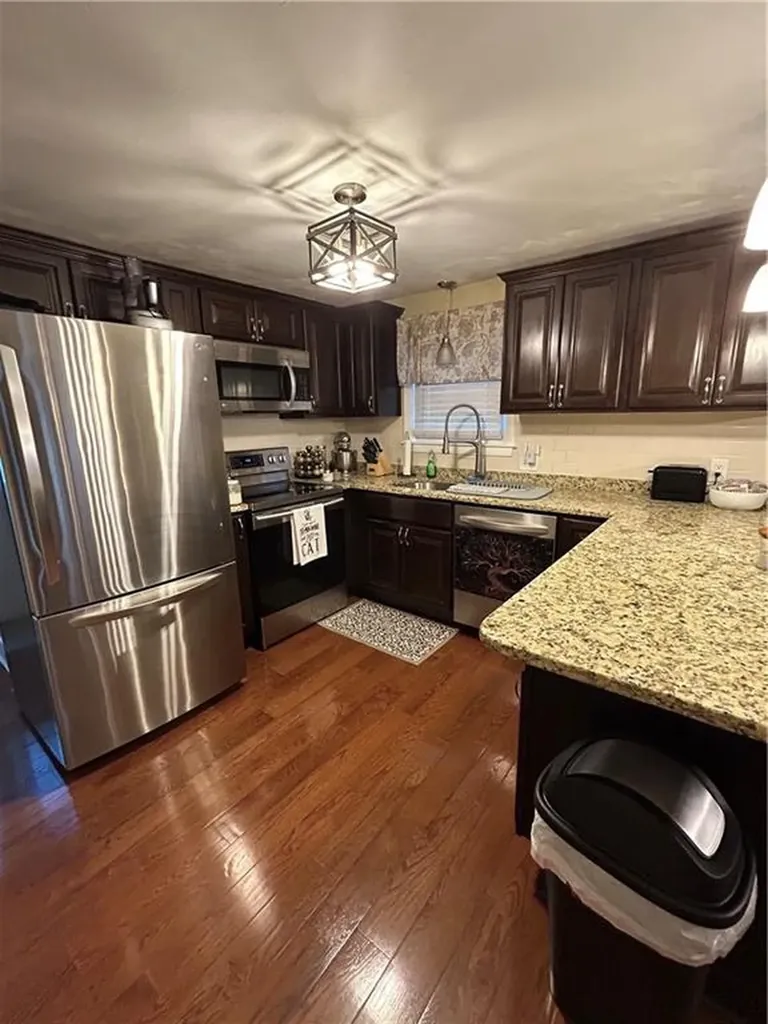 7 Deborah Way Cranston RI 02910