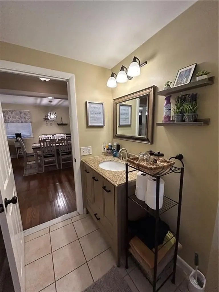 7 Deborah Way Cranston RI 02910