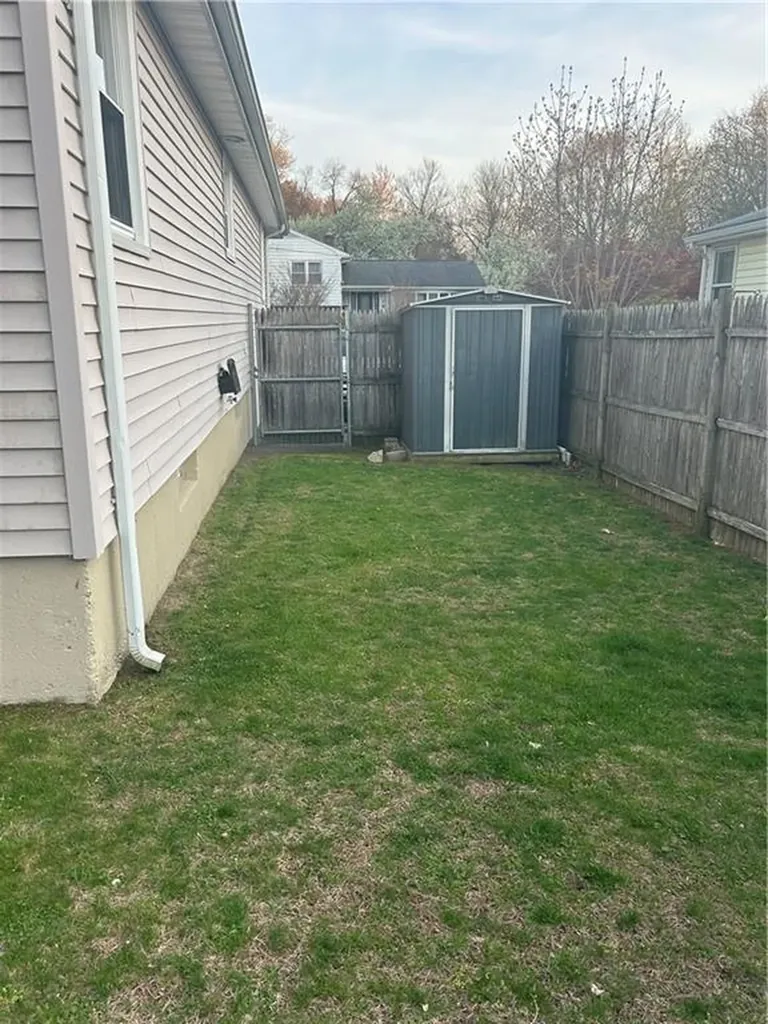 7 Deborah Way Cranston RI 02910