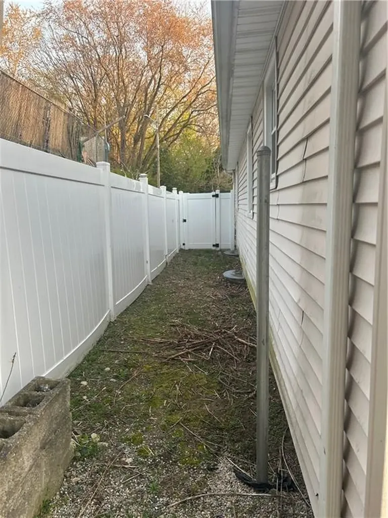 7 Deborah Way Cranston RI 02910