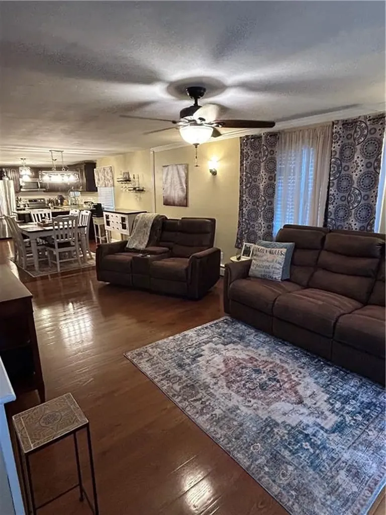 7 Deborah Way Cranston RI 02910