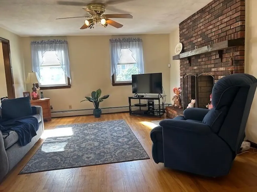 40 Newcastle Drive Warwick RI 02818