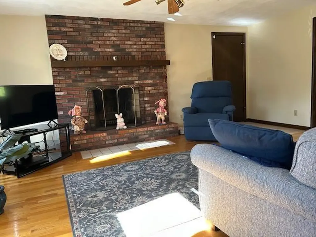 40 Newcastle Drive Warwick RI 02818