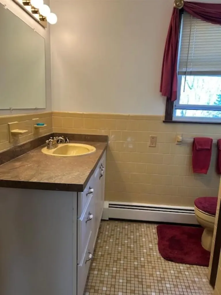 40 Newcastle Drive Warwick RI 02818