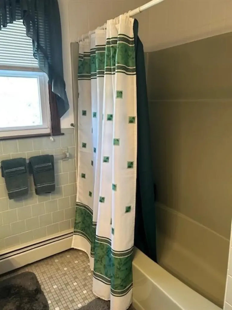 40 Newcastle Drive Warwick RI 02818