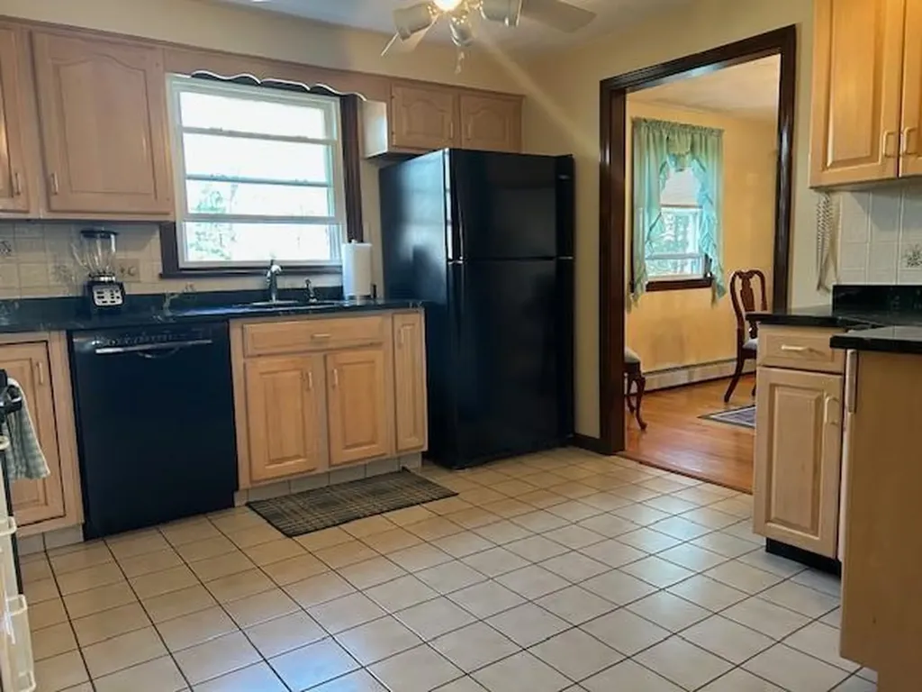 40 Newcastle Drive Warwick RI 02818