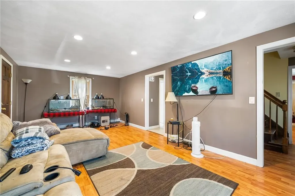 389 Douglas Pike North Smithfield RI 02896