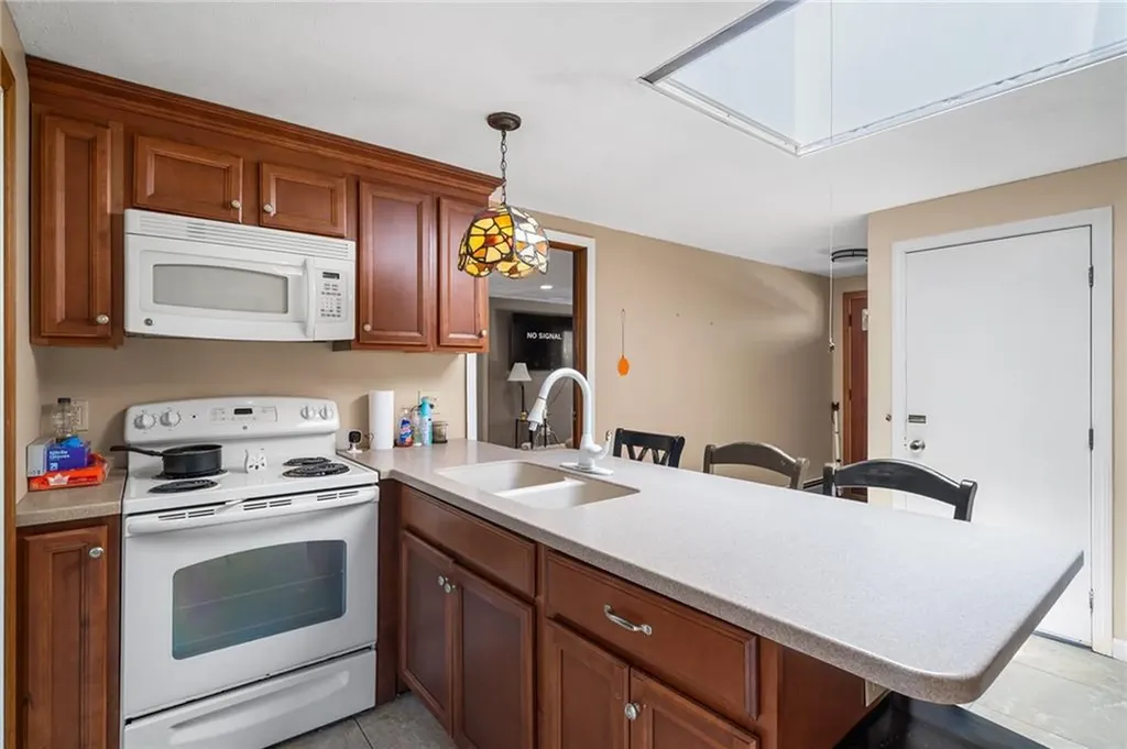 389 Douglas Pike North Smithfield RI 02896