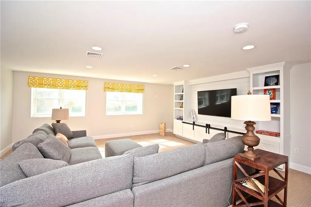 190 Coggeshall Avenue Newport RI 02840