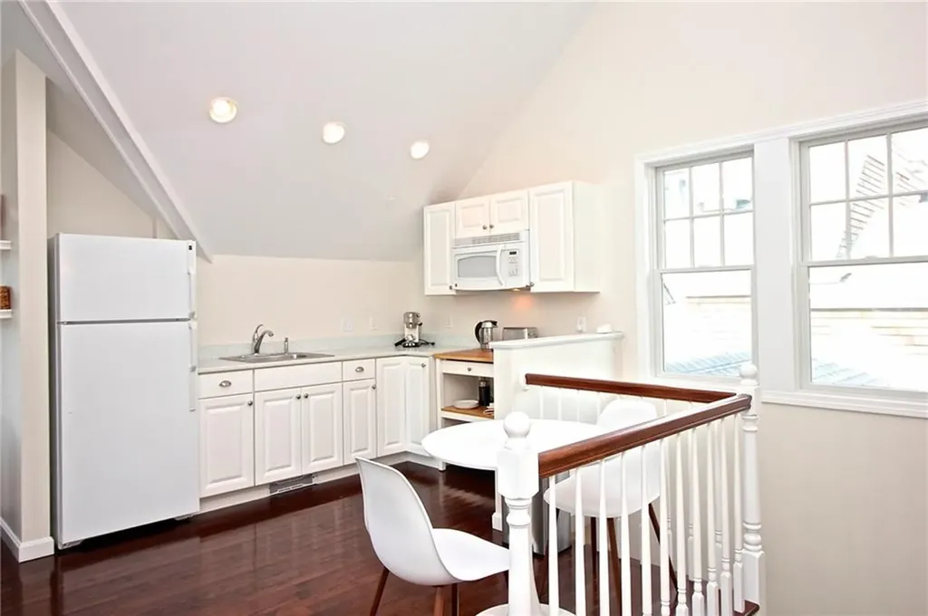 190 Coggeshall Avenue Newport RI 02840