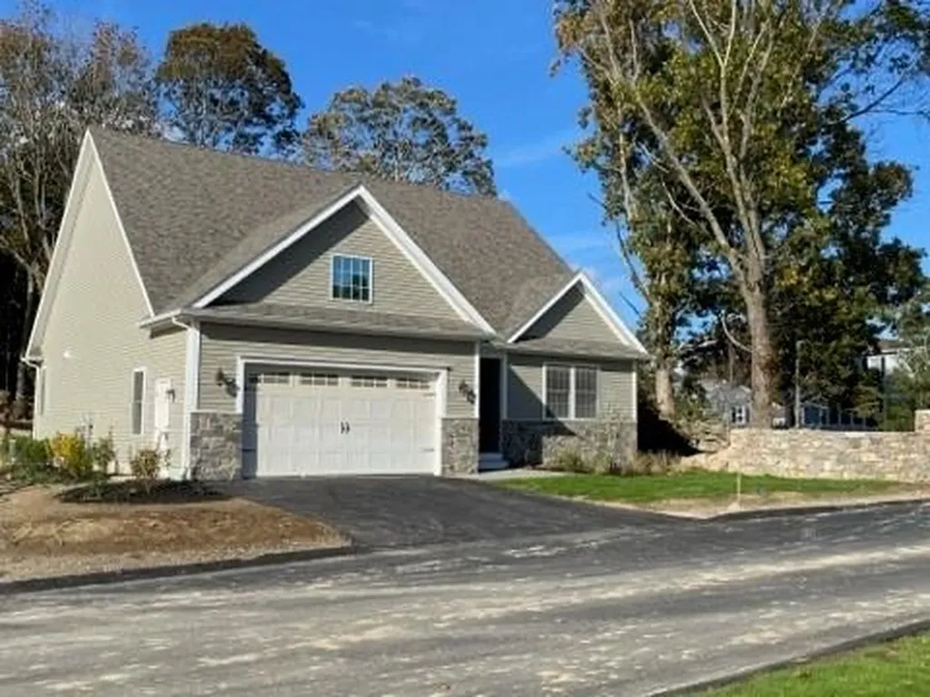 24 Abbey Lane Westerly RI 02891