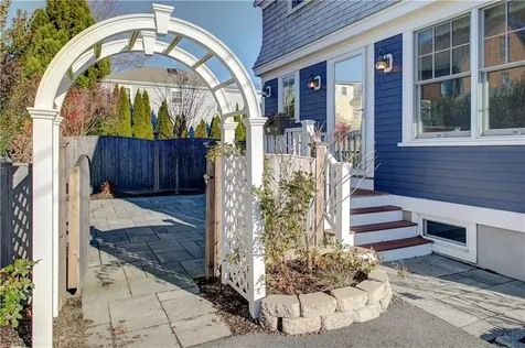 2 Katzman Place Newport RI 02840