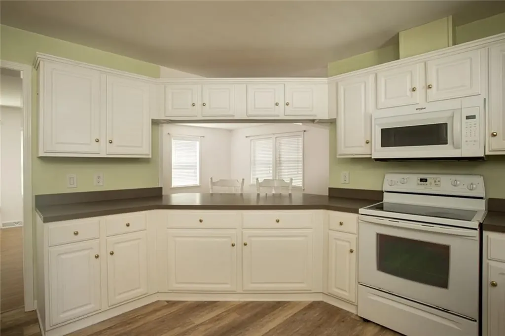 206 E Songbird Lane Tiverton RI 02878