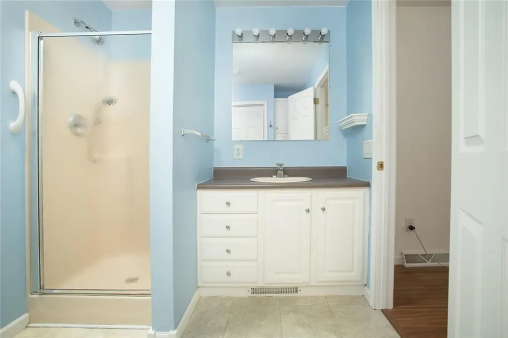 206 E Songbird Lane Tiverton RI 02878