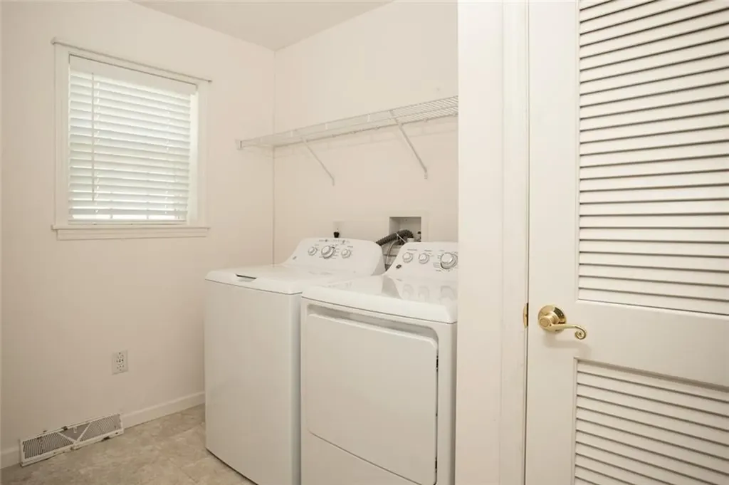 206 E Songbird Lane Tiverton RI 02878