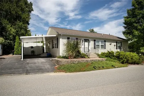 206 E Songbird Lane Tiverton RI 02878