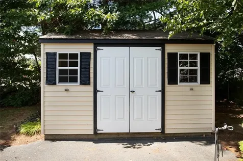 206 E Songbird Lane Tiverton RI 02878