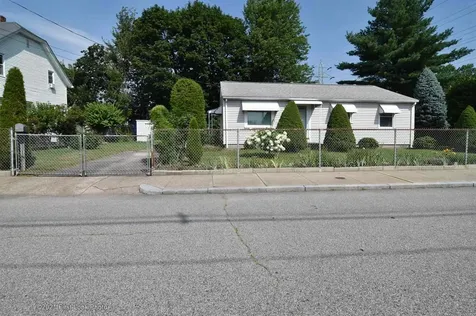 68 Maryland Avenue Pawtucket RI 02860