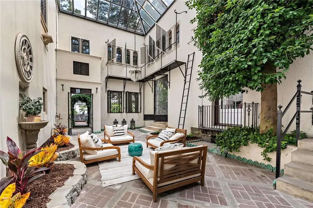 460 Rochambeau Avenue Providence RI 02906