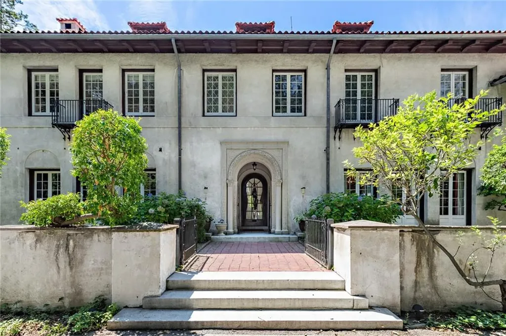 460 Rochambeau Avenue Providence RI 02906