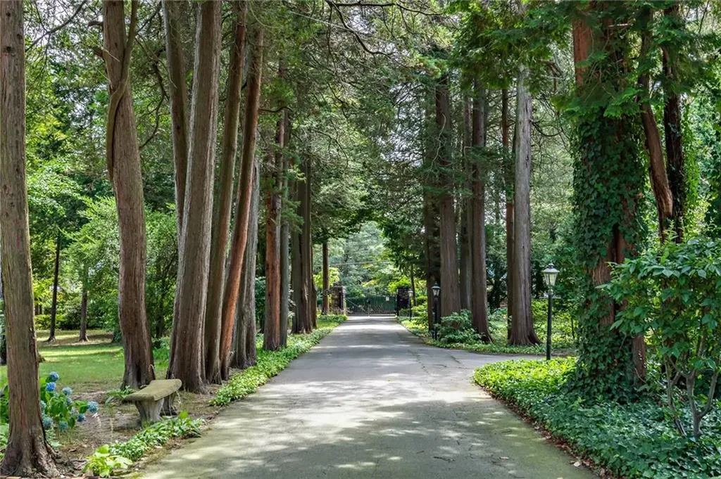 460 Rochambeau Avenue Providence RI 02906