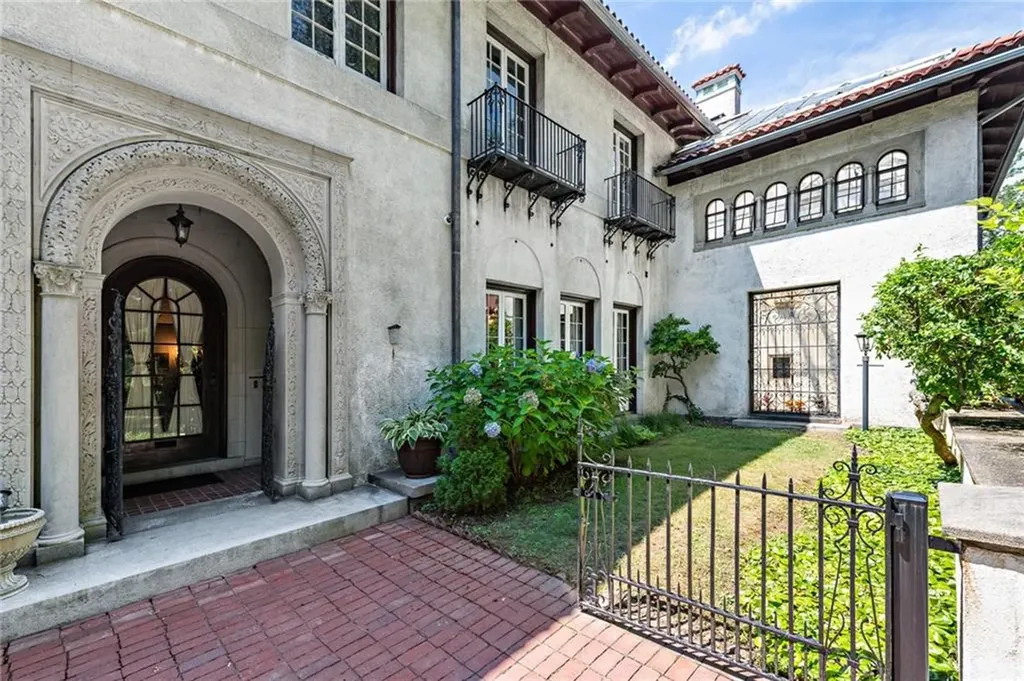 460 Rochambeau Avenue Providence RI 02906