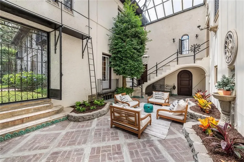 460 Rochambeau Avenue Providence RI 02906