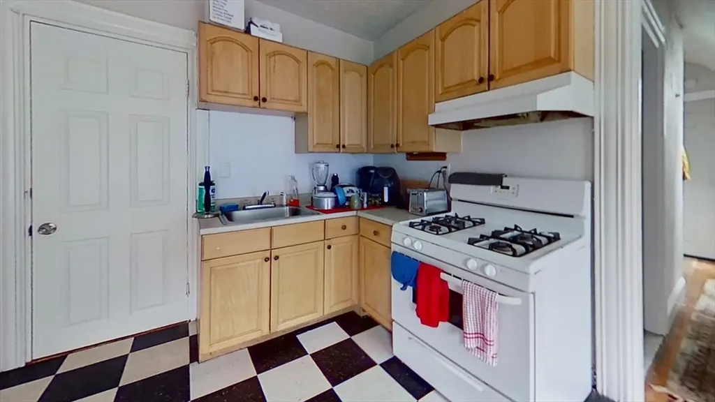 Boston MA, 32 Gordon Street, Unit 3