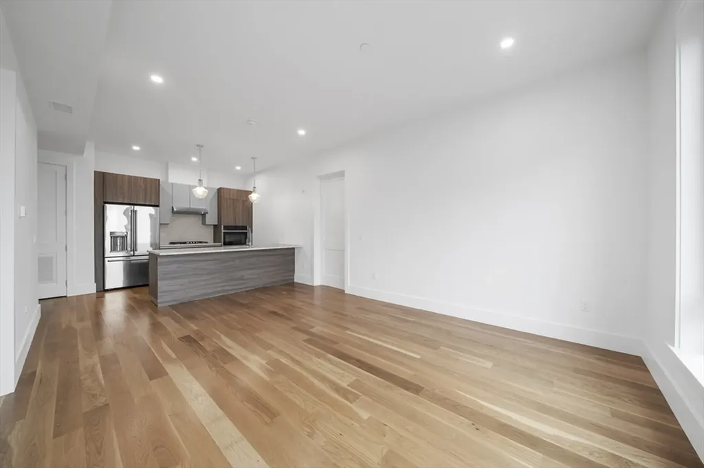 Boston MA, 218-220 Old Colony Avenue, Unit 403