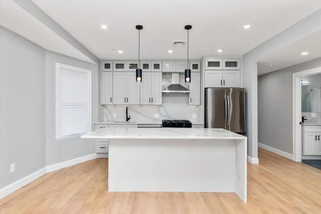 Brookline MA, 755 Boylston Street, Unit 2