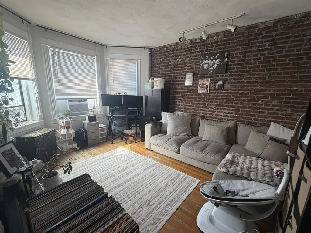 Boston MA, 107 Jersey Street, Unit 7-18