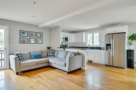 39 Bacon Waltham MA 02451