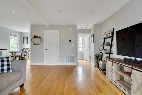 39 Bacon Waltham MA 02451
