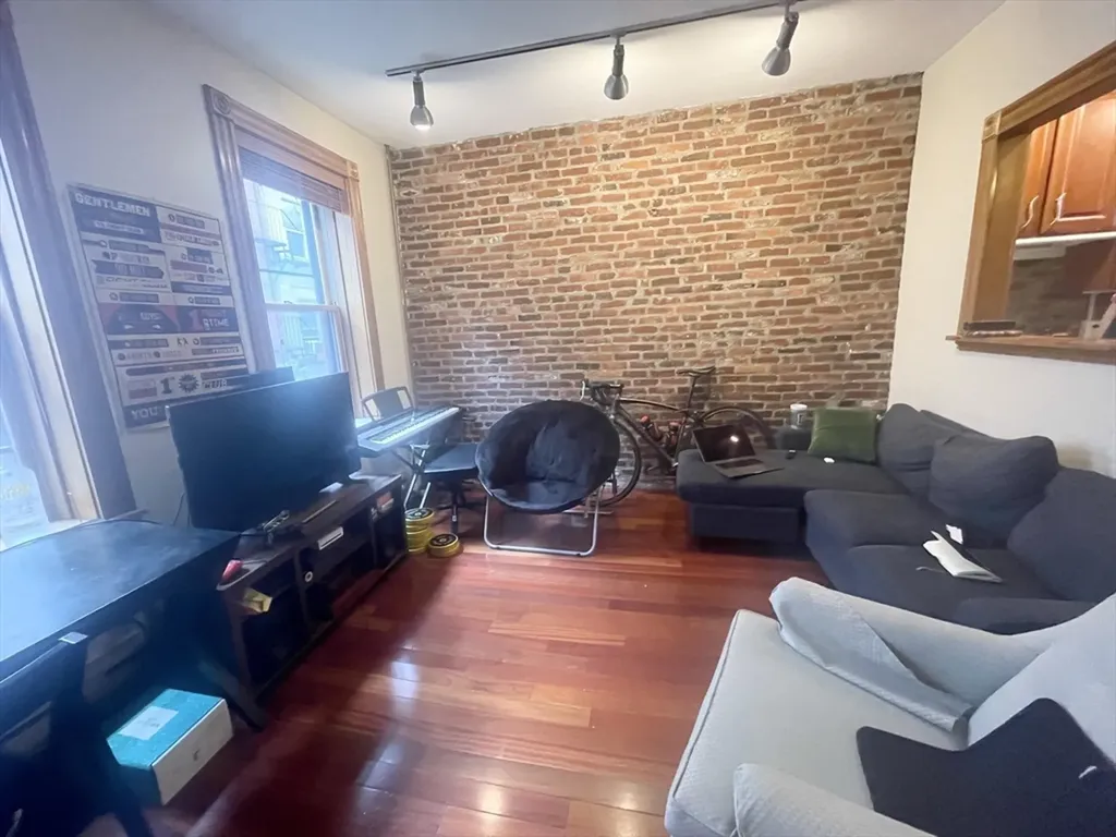 59 Myrtle Street Boston MA 02114
