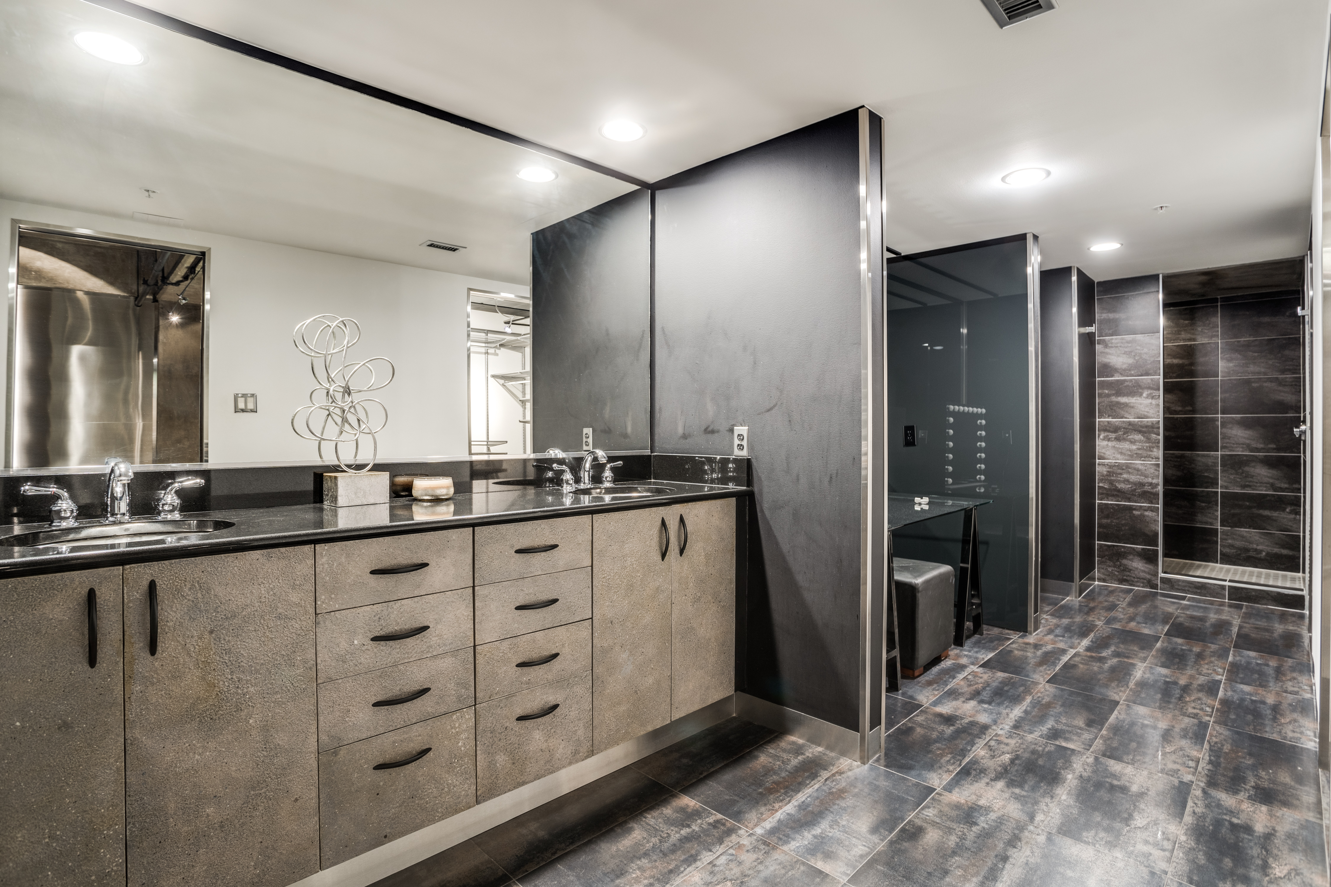 2011 Cedar Springs Road Dallas TX 75201