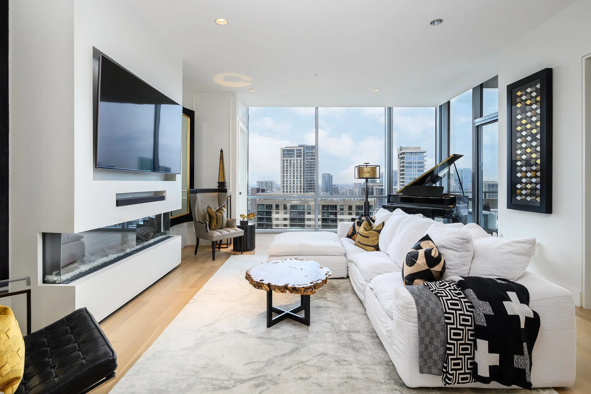 3601 Turtle Creek Boulevard, Unit 301Dallas, TX 75219Sale Price: photo 2