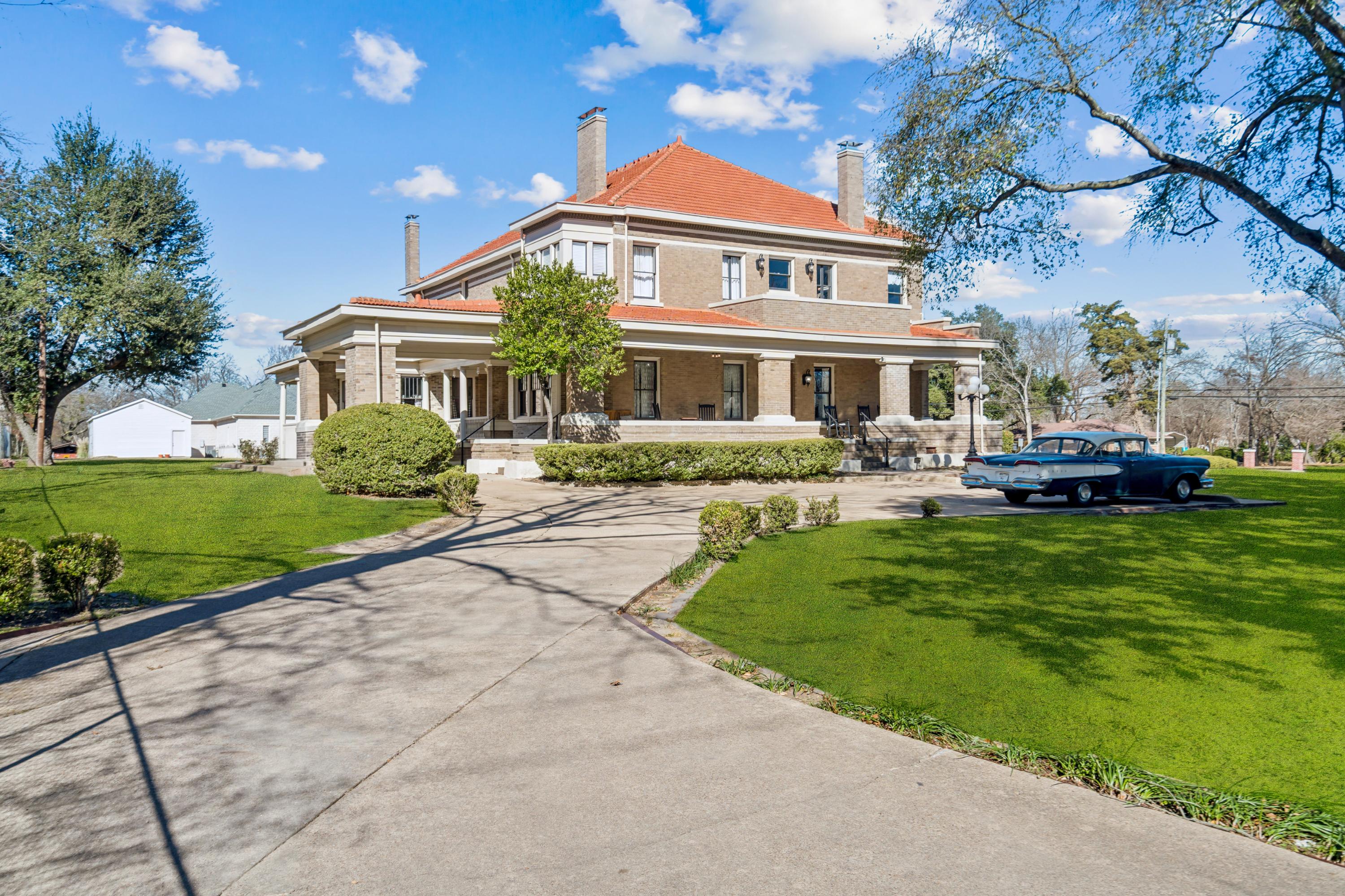 705 Griffith Avenue Terrell TX 75160