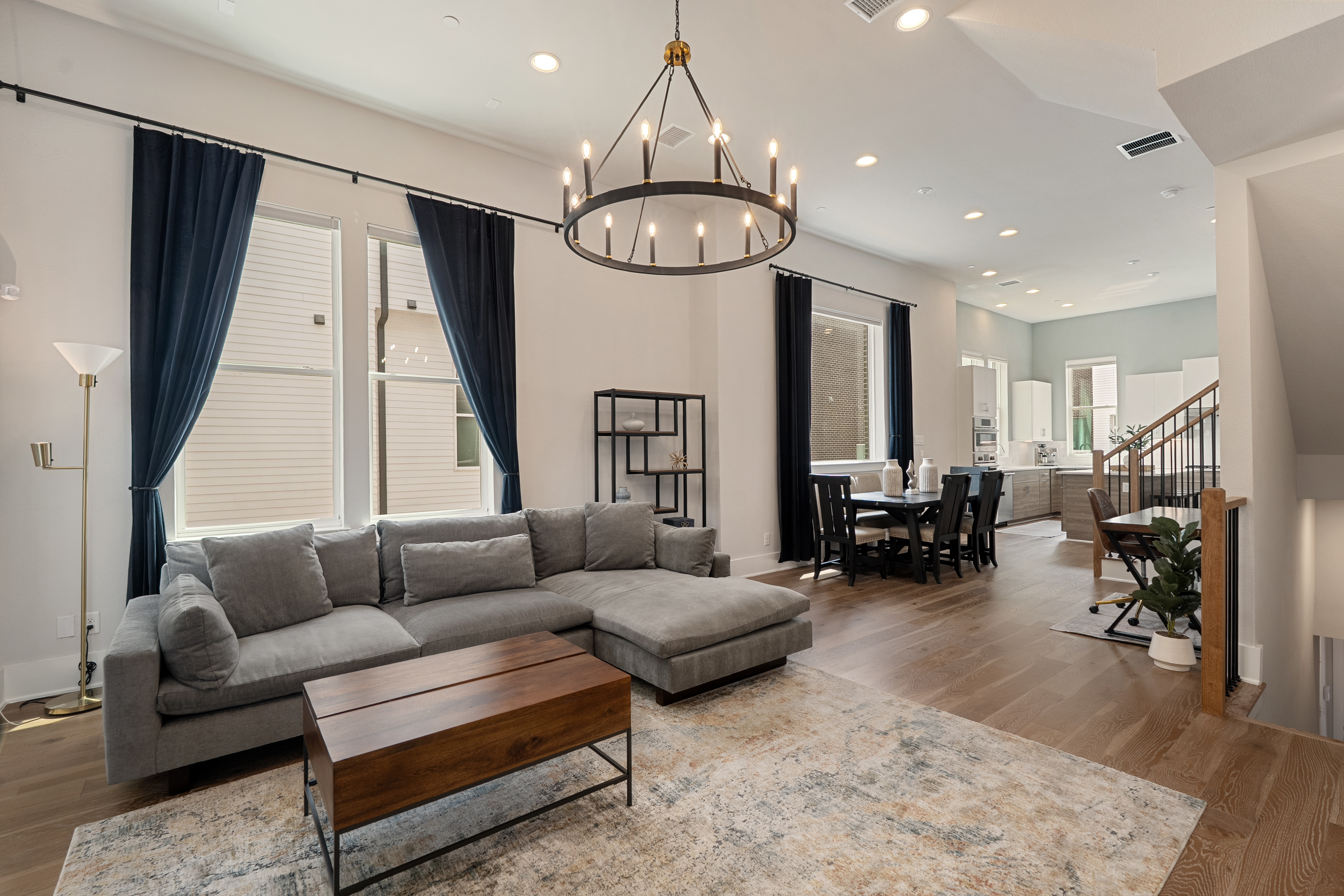 381 E Greenbriar Lane Dallas TX 75203