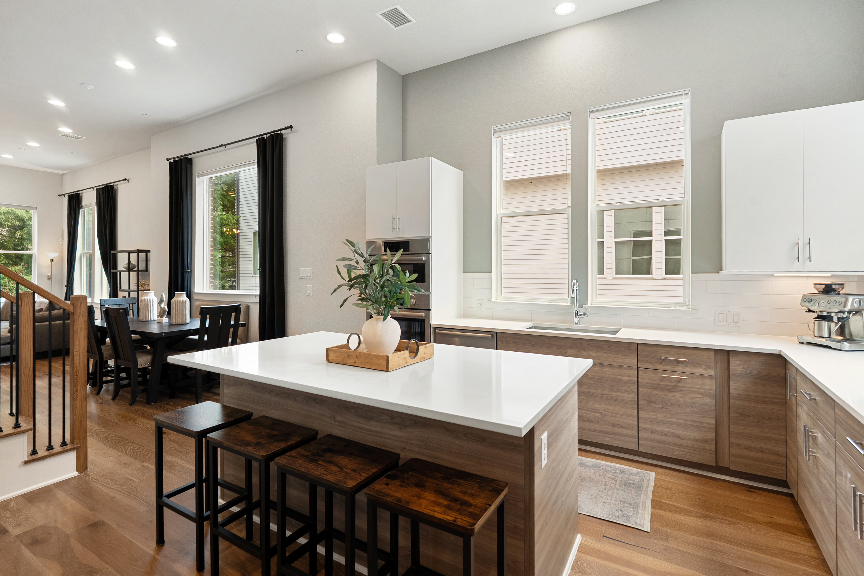 381 E Greenbriar Lane Dallas TX 75203