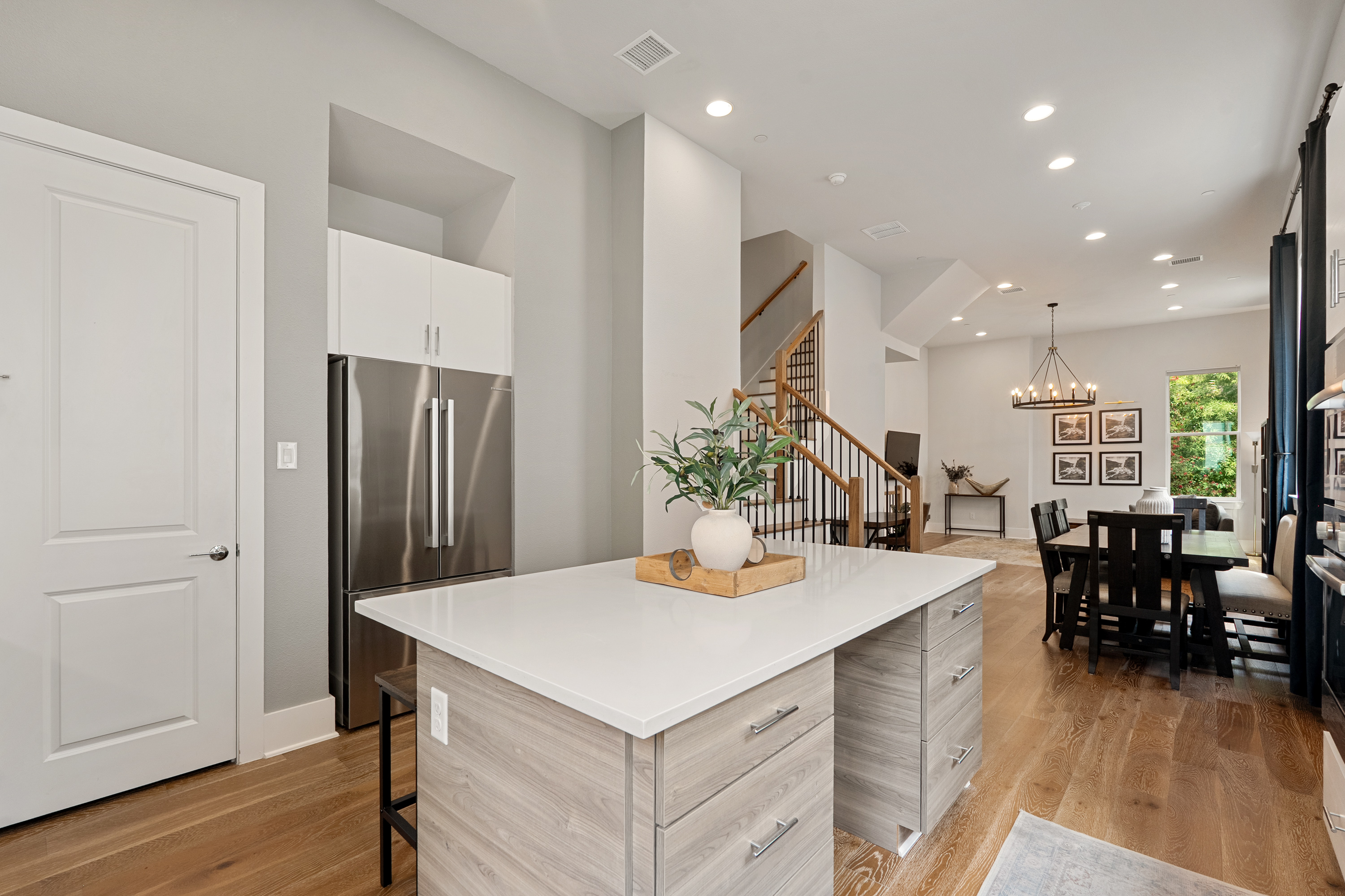 381 E Greenbriar Lane Dallas TX 75203