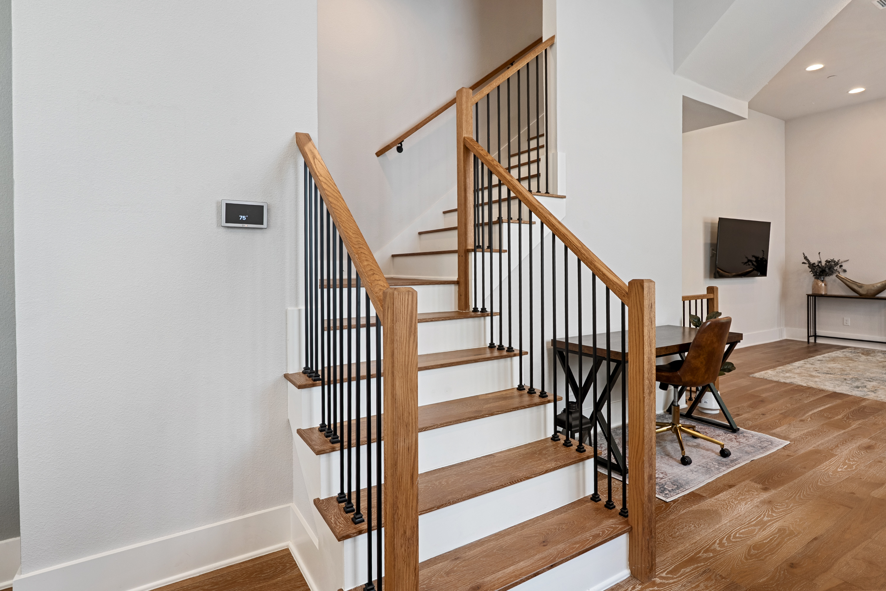 381 E Greenbriar Lane Dallas TX 75203