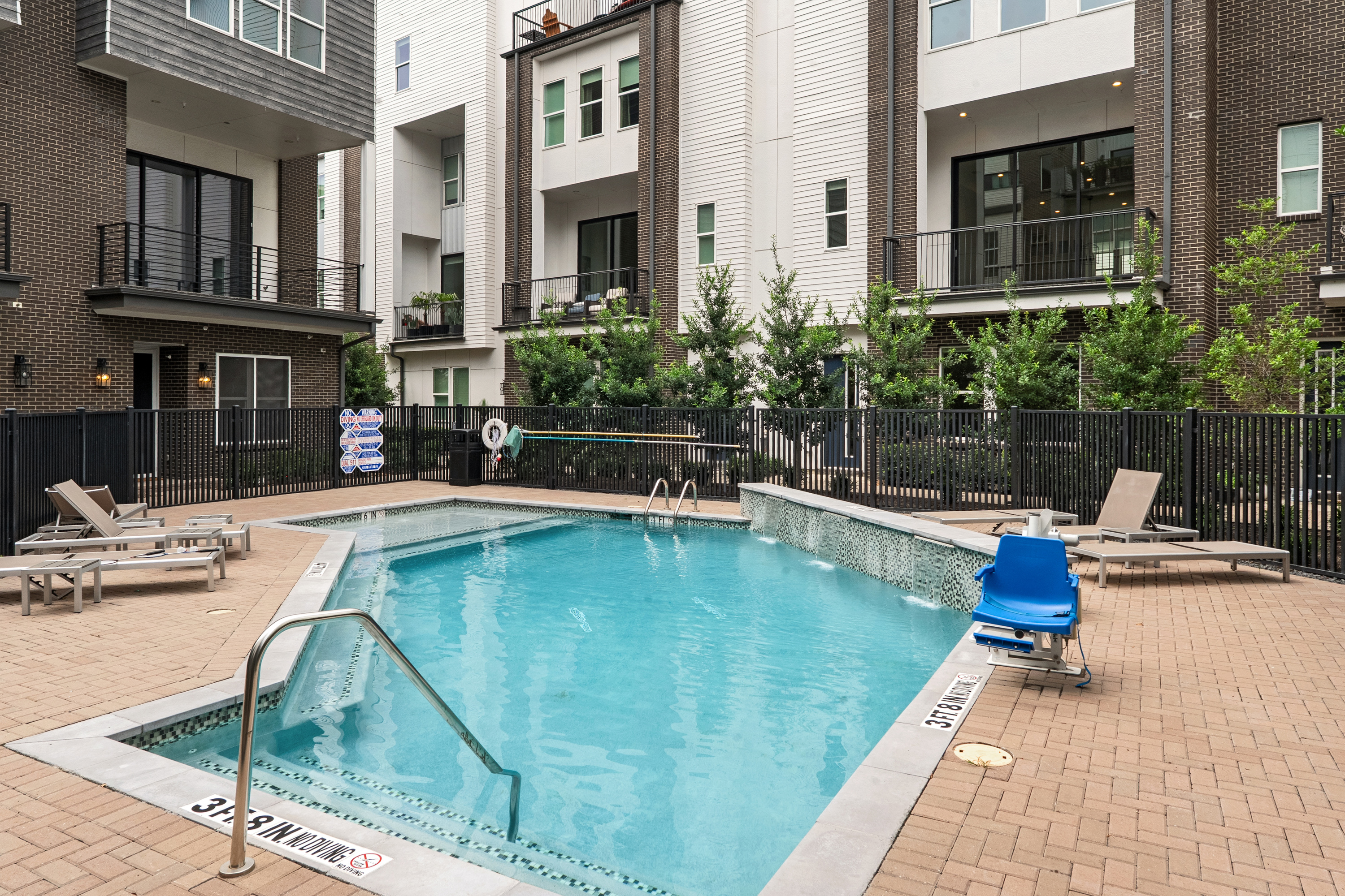 381 E Greenbriar Lane Dallas TX 75203