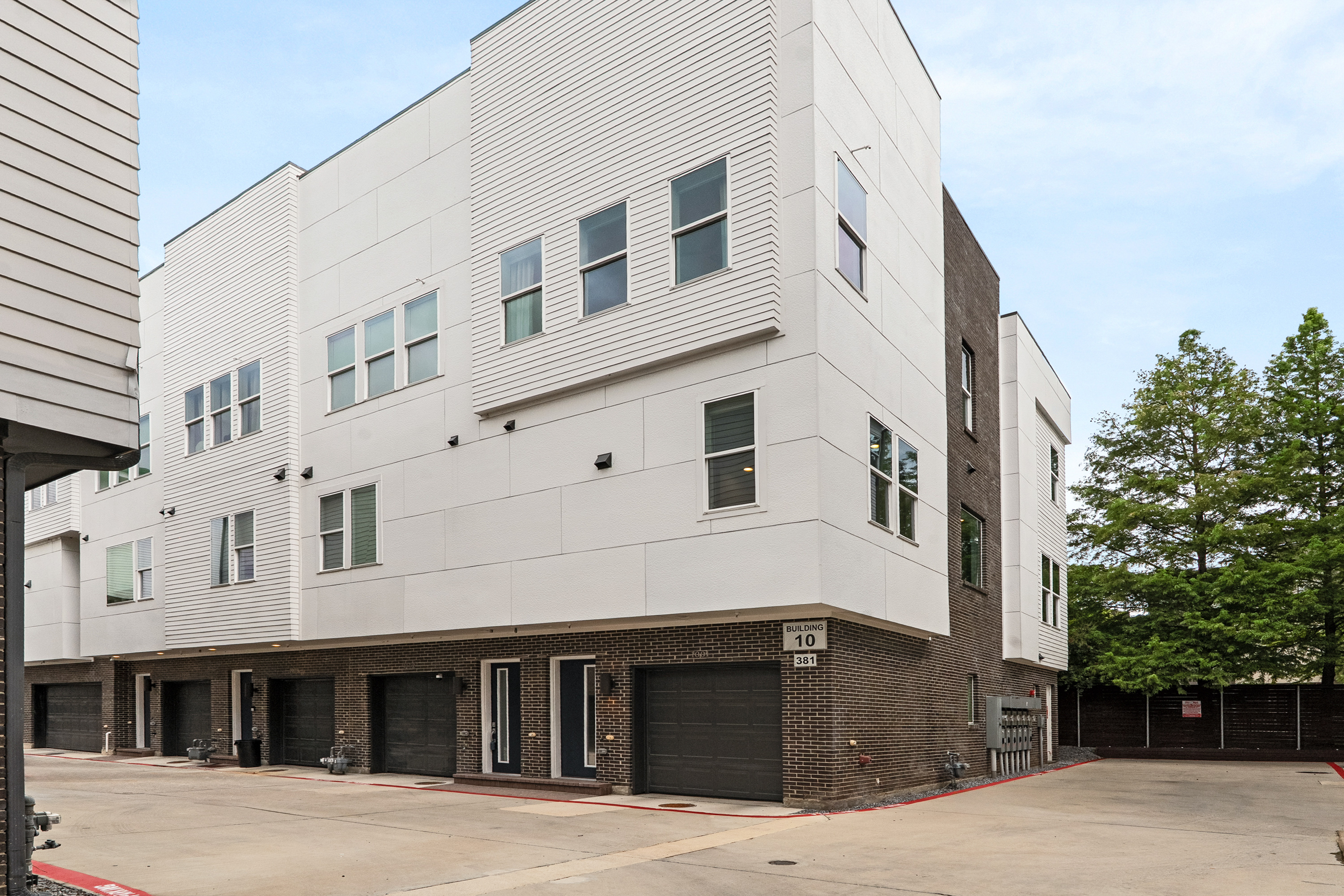 381 E Greenbriar Lane Dallas TX 75203