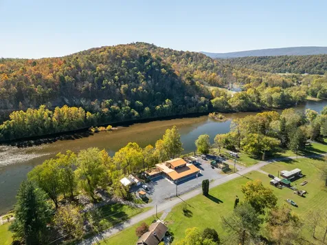 66 Front Drive Mount Union PA 17066