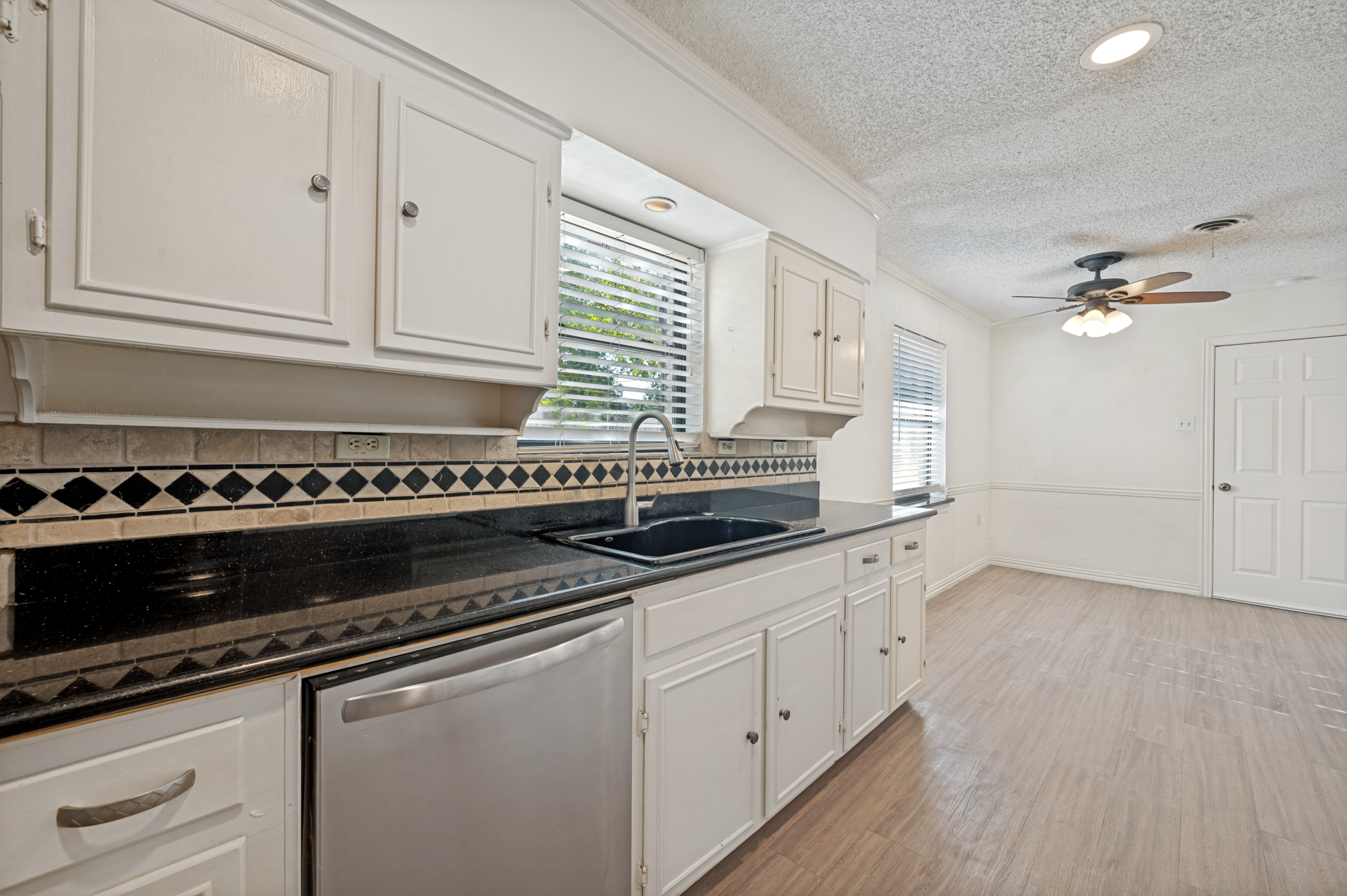 221 Linda Lane Irving TX 75062