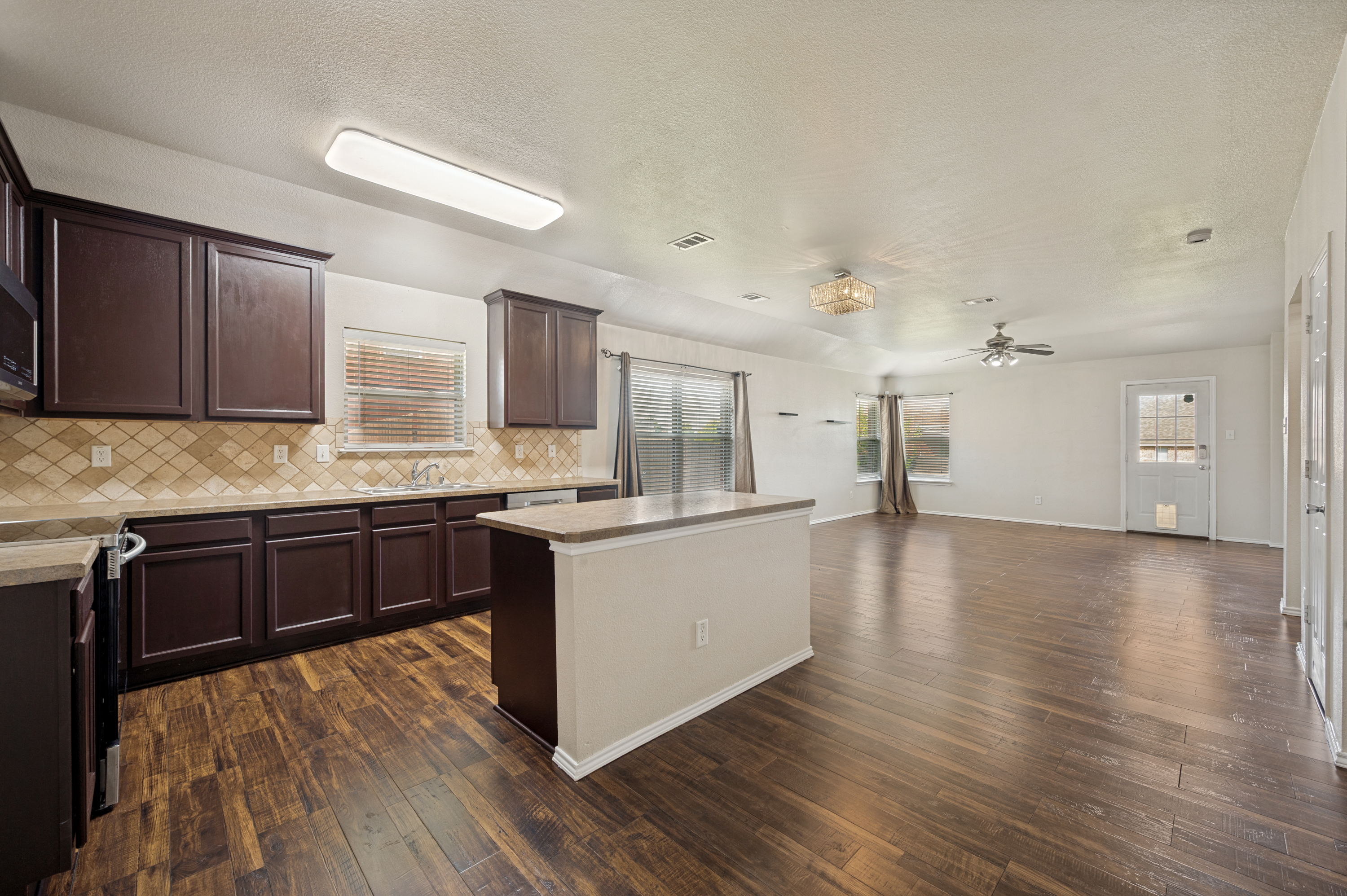 1339 4th Street Grand Prairie TX 75051