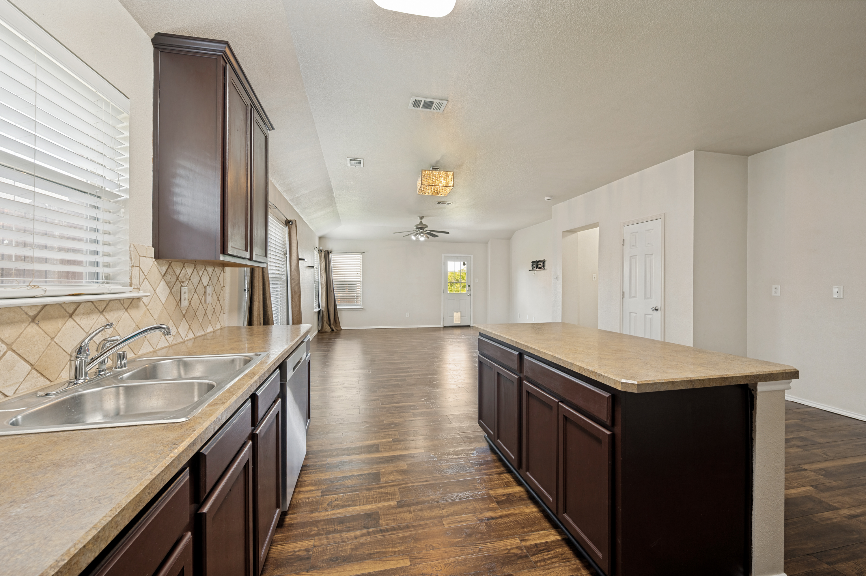 1339 4th Street Grand Prairie TX 75051